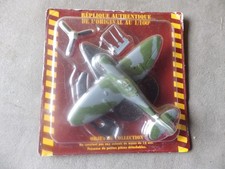 AVION EN MÉTAL 1/100e  Dans