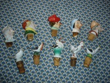 LOT D'ANCIENS BOUCHONS-VERSEURS EN PORCELAINE