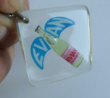 Porte clé bourbon Bouteille Eau Evian Bulle mobile Années 60.