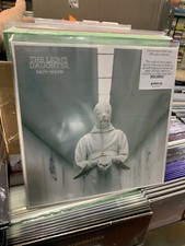 La Fille Du Lion Peau Noir