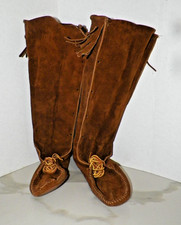 MINNETONKA LACE UP FRINGE TALL