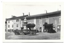 71  ROMANECHE THORINS  UN COIN DE LA PLACE  MONUMENT RACLET