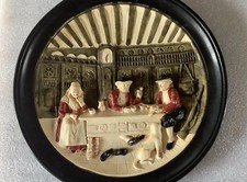Assiette Décorative Murale en Plâtre avec Personnages en Relief       Vintage 