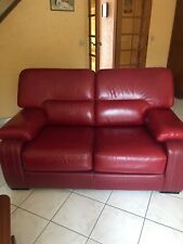 Canapé cuir rouge 2 places en bon état 
