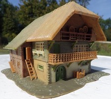 FALLER B-289 HO - Grande ferme de montagne Forêt Noire, abreuvoir et four à pain