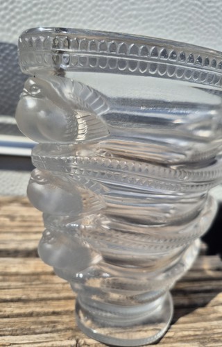 Lalique vase modèle - , saint