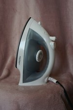 Simply Perfect Steam and Spray Iron Model SP57111 New Without Box
