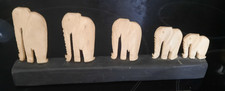 5 ELEPHANTS SCULPTES SUR SOCLE EN BOIS - ARTISANAT AFRIQUE
