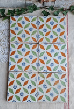 6 ANCIENS CARREAUX EN TERRE CUITE DECOR EMAILLES NEVERS TOMETTE