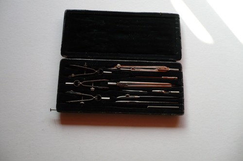 Boîte compas ancienne - boîte,