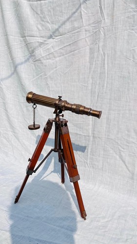 Ancien télescope vintage - , en