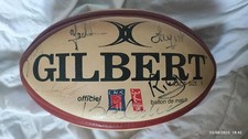 Ballon de rugby collector - signé par l'équipe et l'entraineur de Biarritz 2005