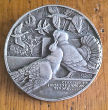 Broche médaille deux pigeons - broche,