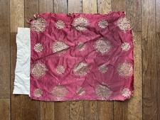 Satin Brocard Damassée Rouge Fleurs D’or