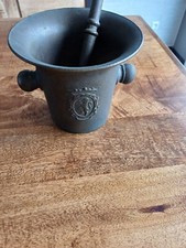 Mortier d apothicaire avec pilon en bronze Antique.  Blason lion Flandre 