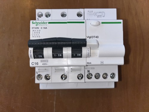 Disjoncteur a9n21406 - disjoncteur,