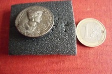 ANCIEN BOUTON METAL BLANC/  PORTRAIT ?? - DIAMETRE 2,8 CM