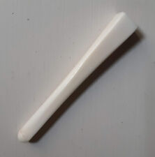 Fume cigarette vintage couleur ivoire, pour femme.