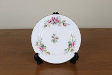 Assiette à gâteau Royal Albert Moss Rose en os Chine Royaume-Uni utilisée...