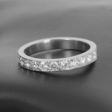 Alliance semi-diamantée en platine - B10325