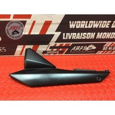 Cache plastique sous selle