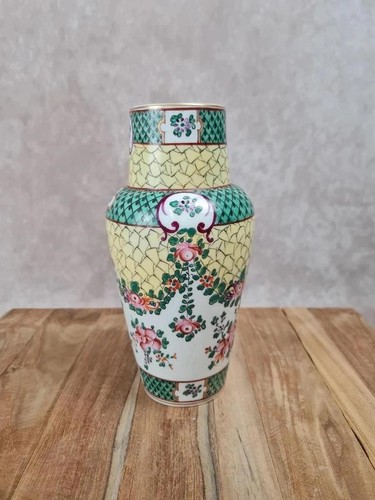 Vase en porcelaine - 🏺,