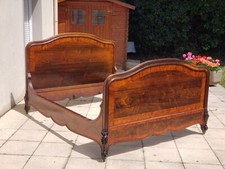 Lit en noyer massif et loupe