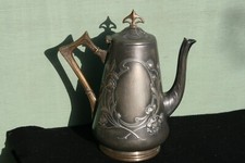 ancienne théière en étain