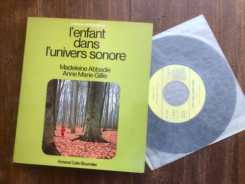 Enfant dans univers - dans, l'univers