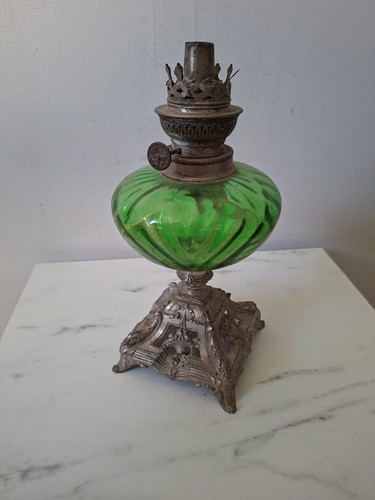 Pied lampe petrole reservoir - a,