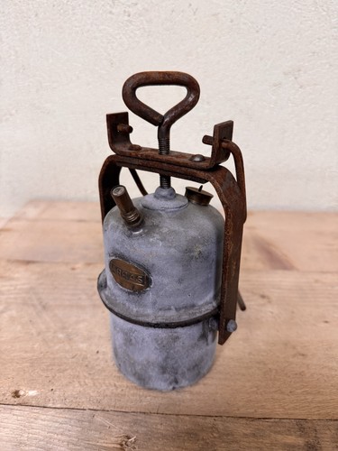 Ancienne lampe carbure - à,