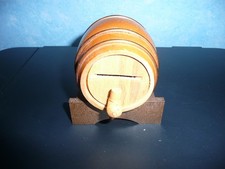 Tirelire forme tonneau