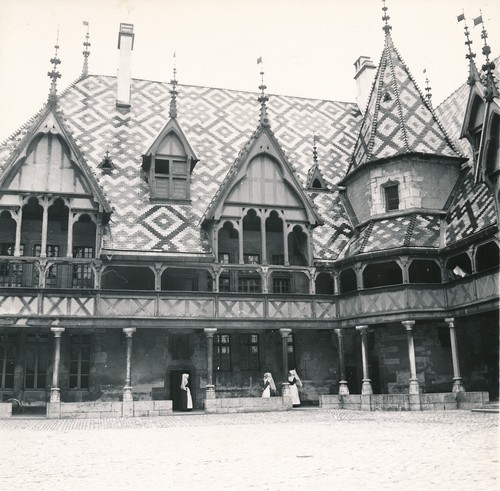 Beaune 1960 cour des - -,