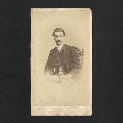 Homme ténébreux regard