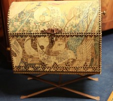 Coffre cassone dessus bombé