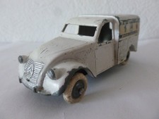 Peu courante 2 CV fourgonette