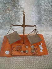 Petite balance à trébuchet