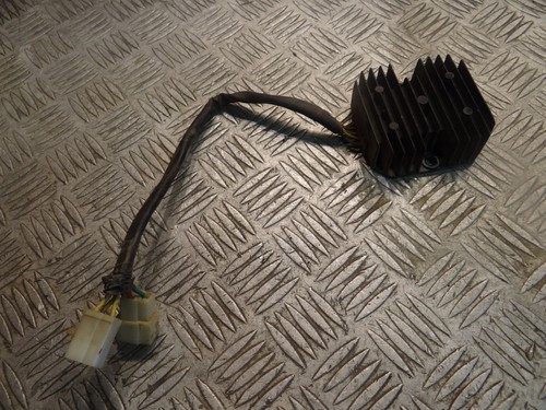 Regulateur tension quad - de,