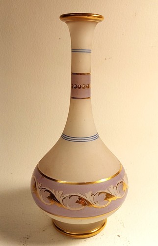Opaline blanche vase - blanche, élégant