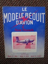 LE MODELE REDUIT D'AVION AVEC