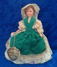 Ancienne poupée folklorique