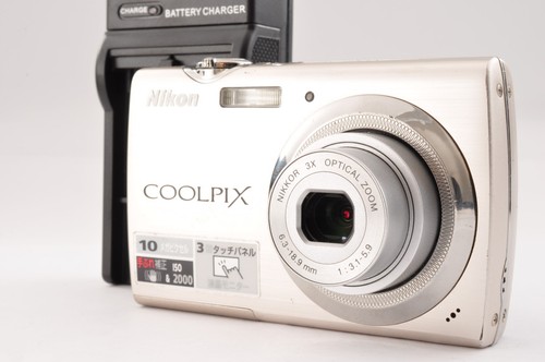 Near mint nikon - nikon, coolpix