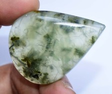100% Naturel Africain Vert Prehnite 106.75 Certifié Intérieur Noir Cheveux Gemme