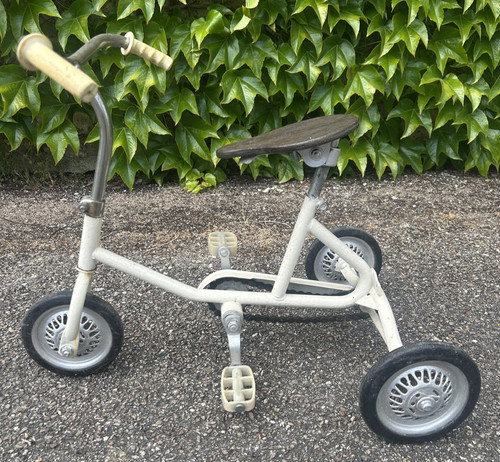 Ancien tricycle enfant jouet - ancien,