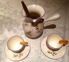 Ensemble 2 tasses et chocolatière - porcelaine de Moustier fait main 