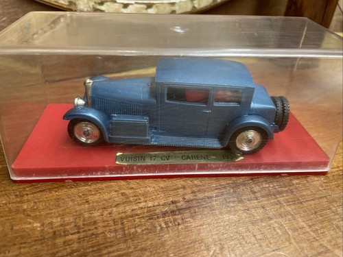 Ancienne voiture miniature - ancienne,