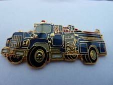 PIN'S  POMPIERS  USA    /   CAMION   /  SUPERBE