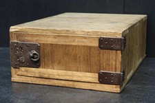 Commode japonaise en bois avec