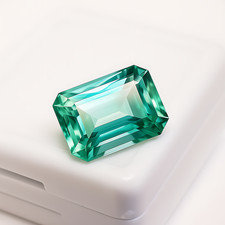 Pierre précieuse grandiérite