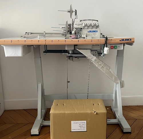 Machine surjeteuse - machine,